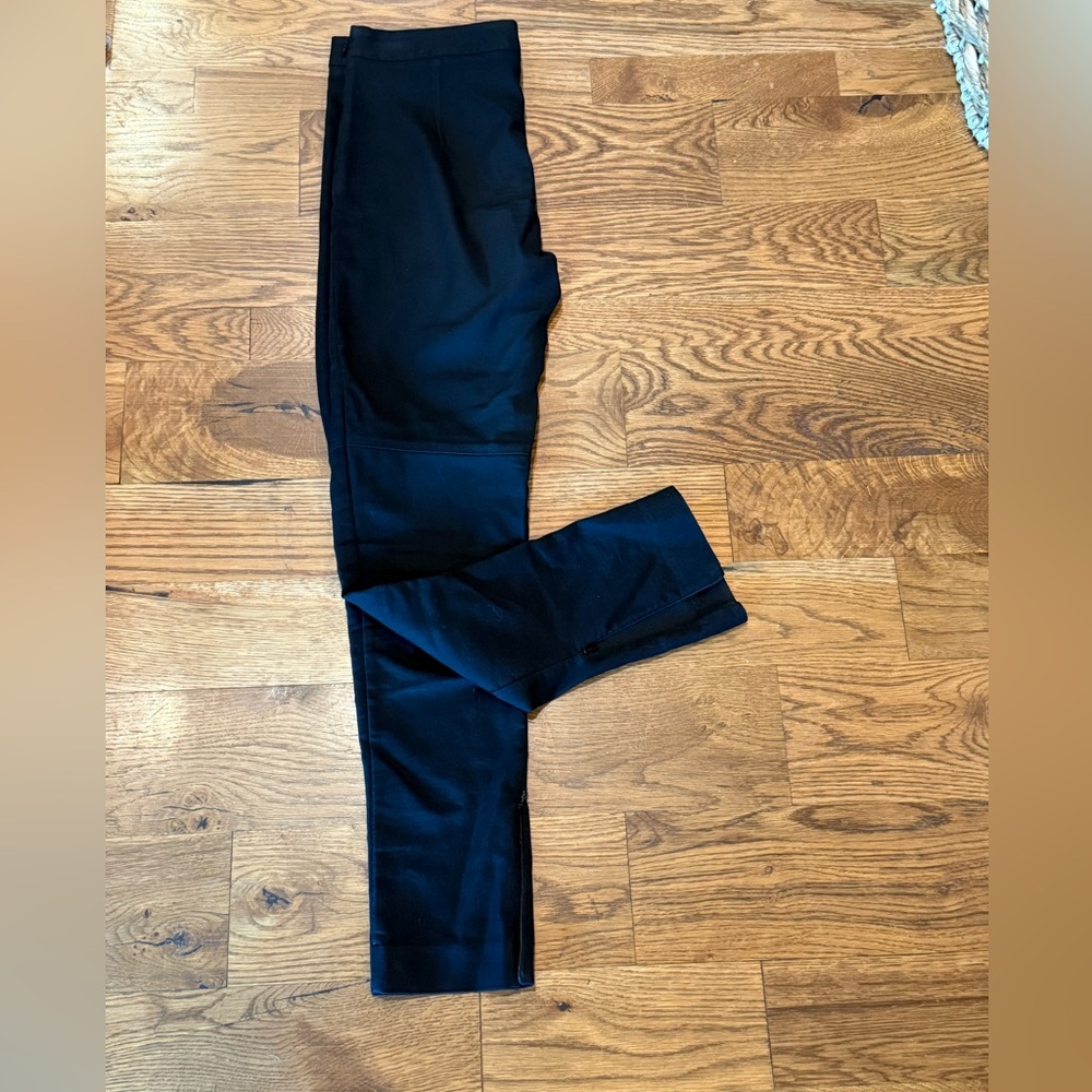 Theory. Black Cotton Leggings with Zippers at Ankles. Size 4.